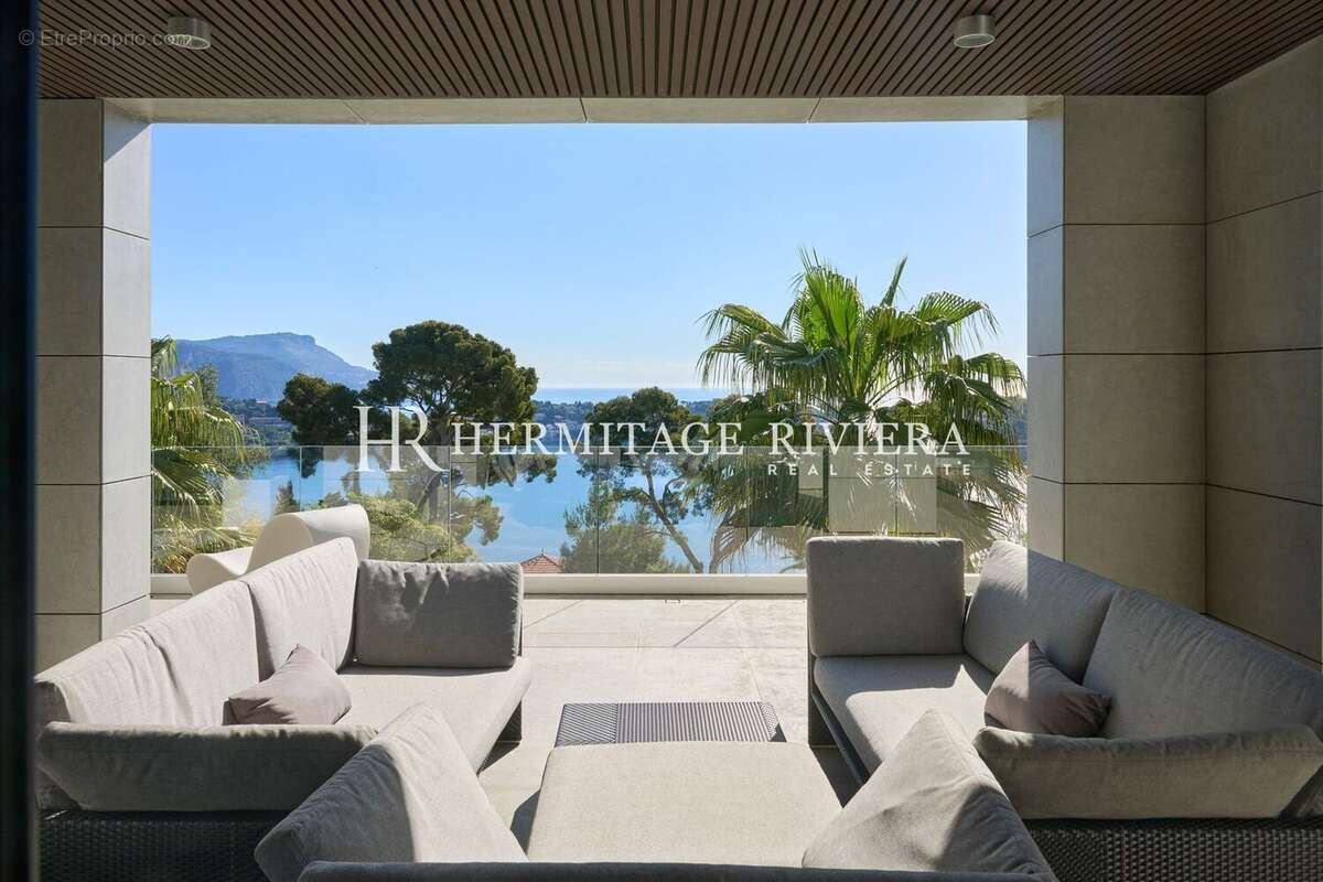 terrasse of contemporary villa for sale in Nice