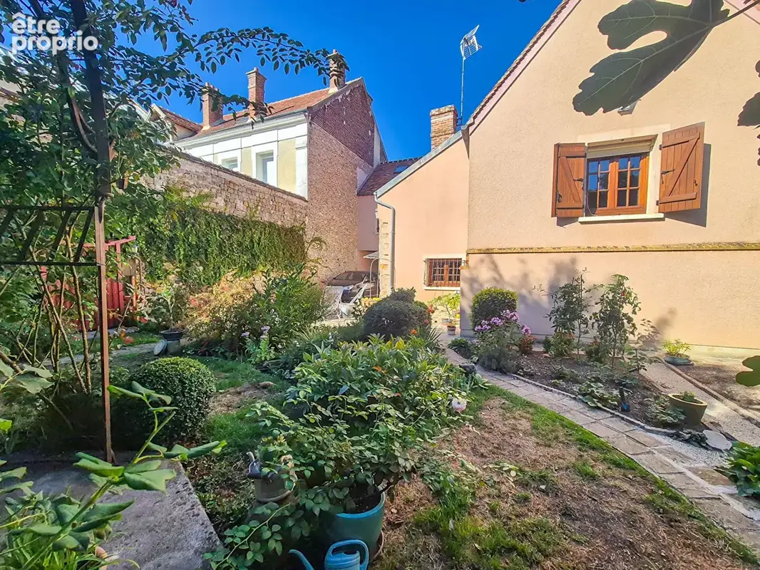 Centre-ville de Nangis_Maison de caractère 200m² - 5 chambres, jardin et dépendance - photo 10
