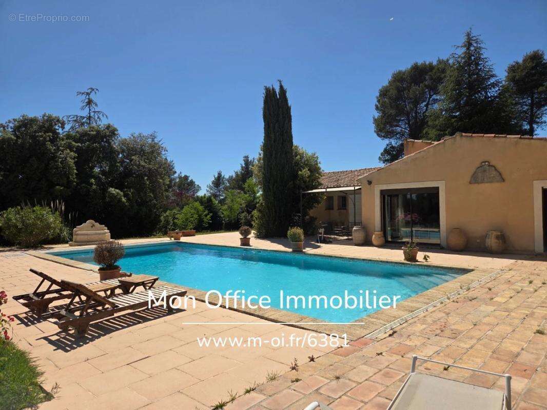 Référence : 6381-NGU. - Maison 12 pièces 376 m2 - photo 12