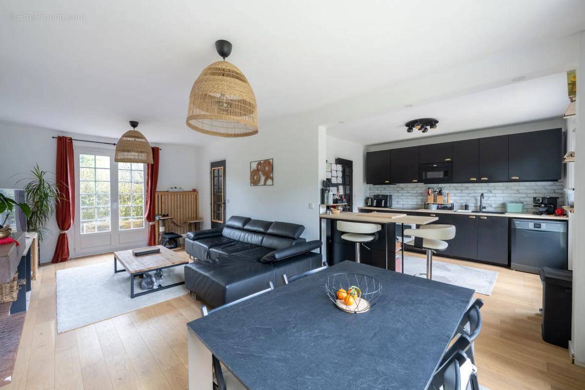 Maison à CRESPIERES