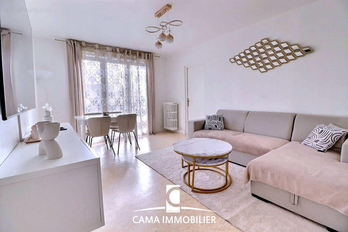 Appartement à FONTENAY-LE-FLEURY