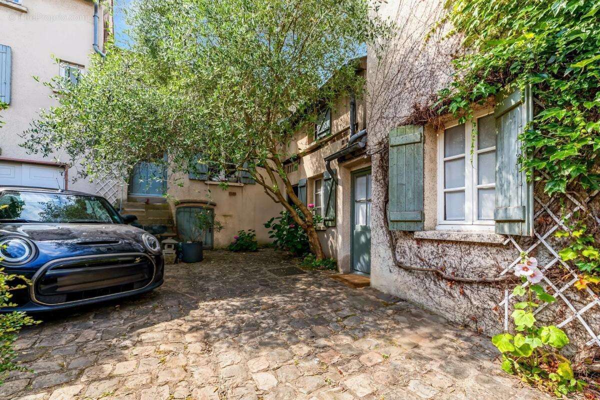 Maison à VERRIERES-LE-BUISSON