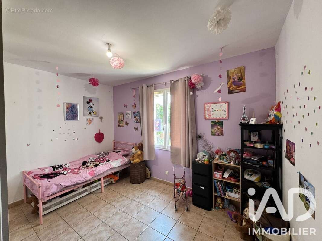 Maison 86 m² à Saint-Gilles  - photo 9