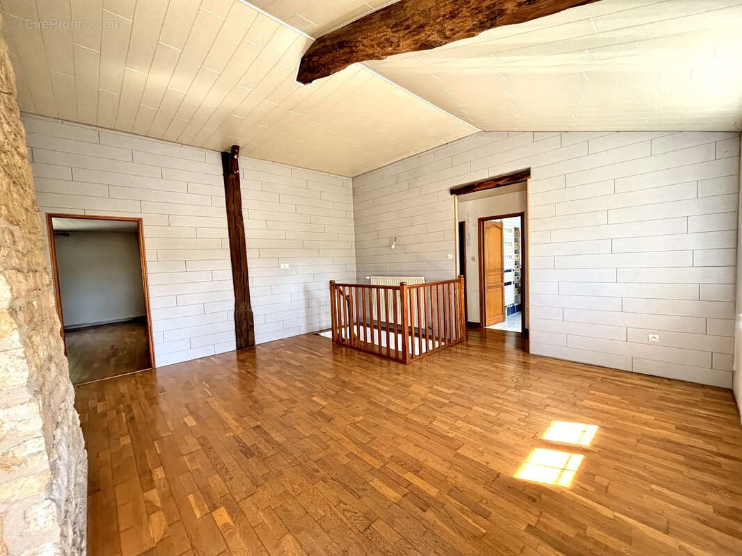 Maison à OURCHES-SUR-MEUSE