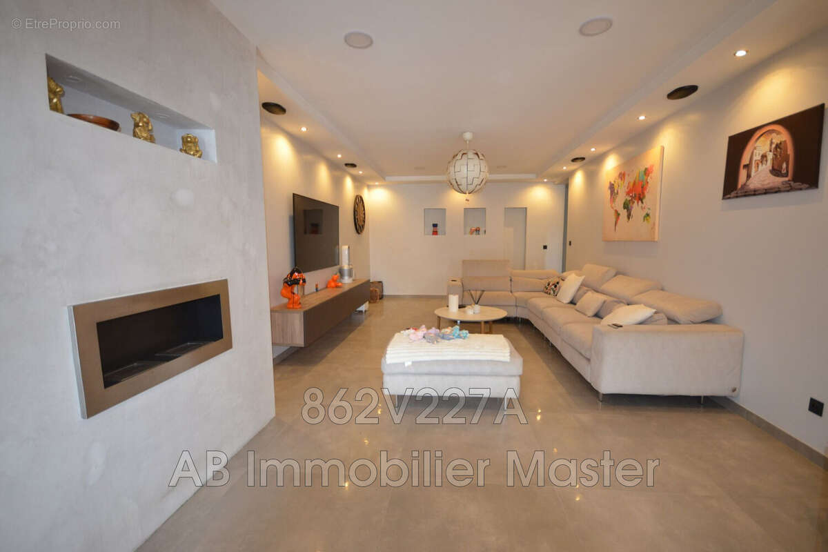 Appartement à MOUGINS