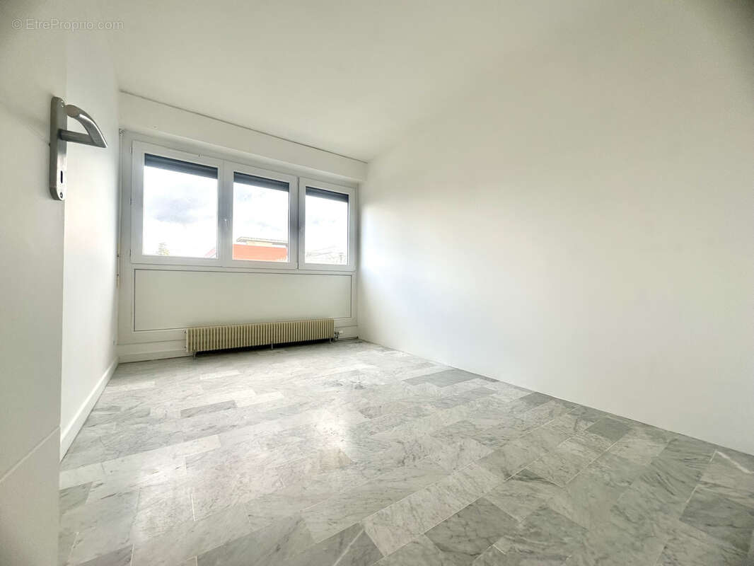 Appartement 3 pieces  - 78 m2- centre ville de saint raphael - photo 4