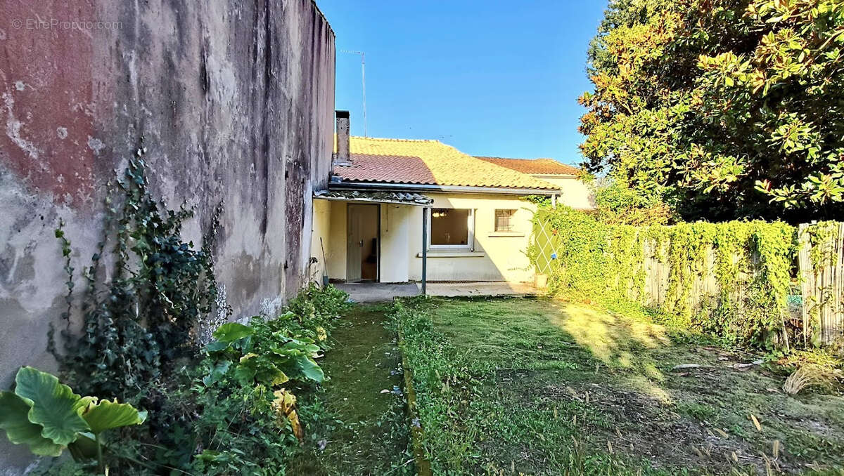 Maison à SAINT-MARTIN-LACAUSSADE