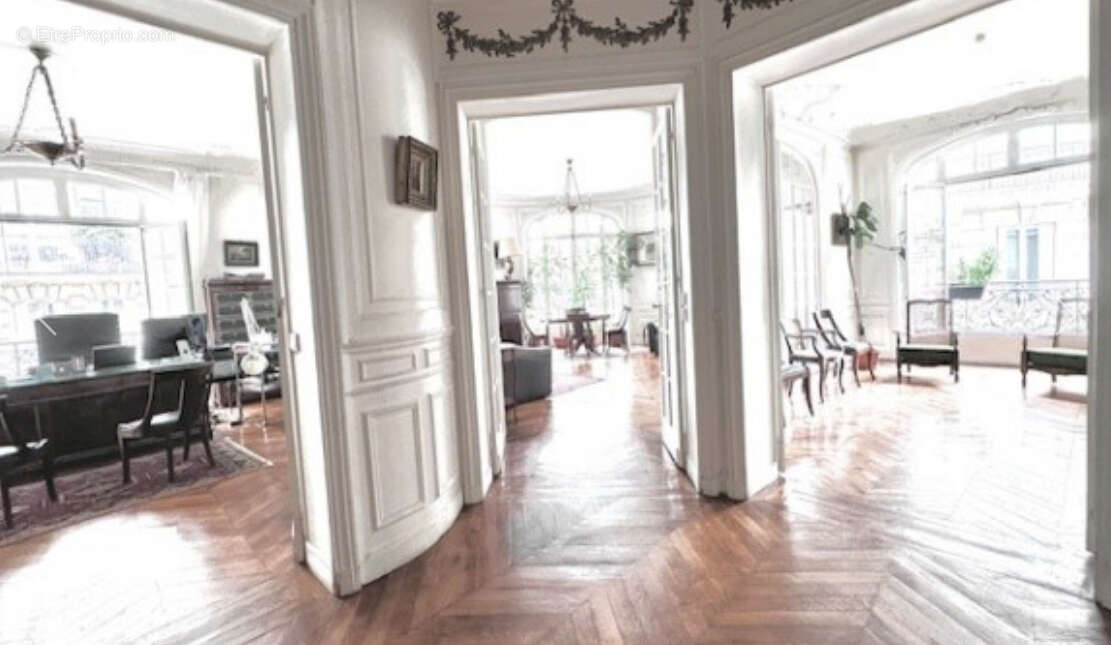 Appartement à PARIS-17E