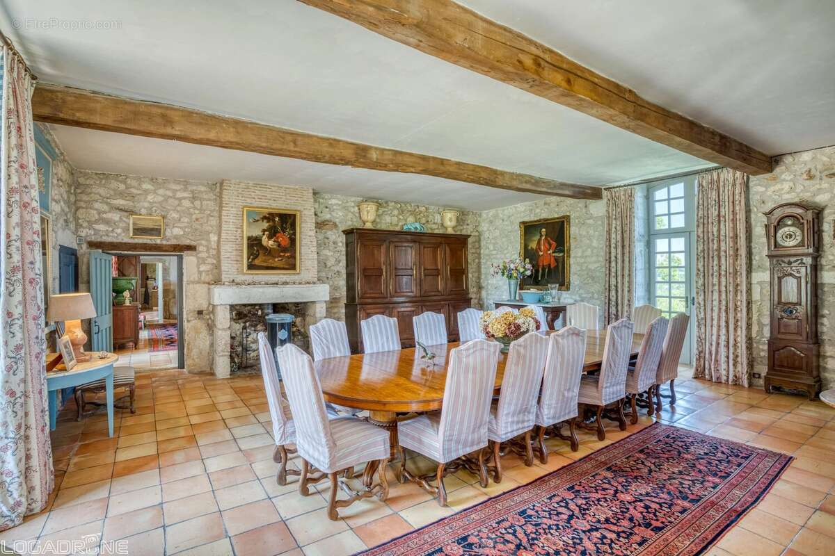 Propriété historique avec piscine, verger et vues sur la campagne - photo 7