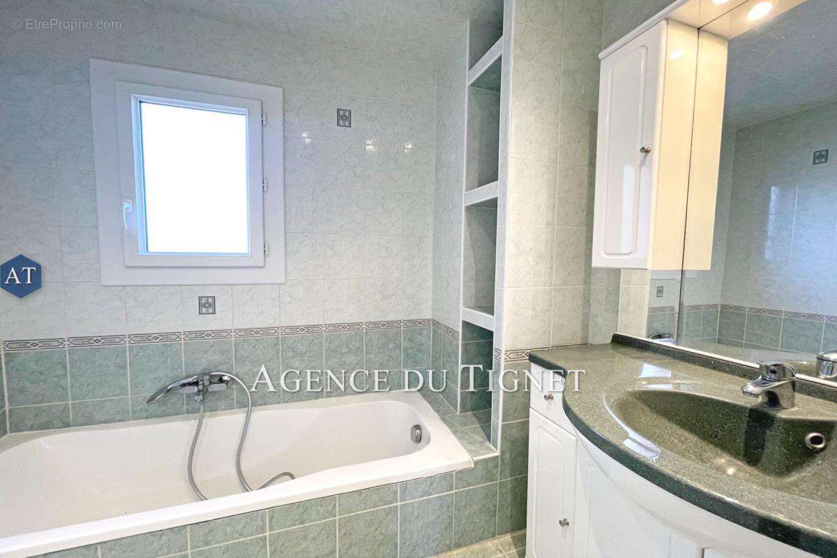 Appartement à SAINT-CEZAIRE-SUR-SIAGNE