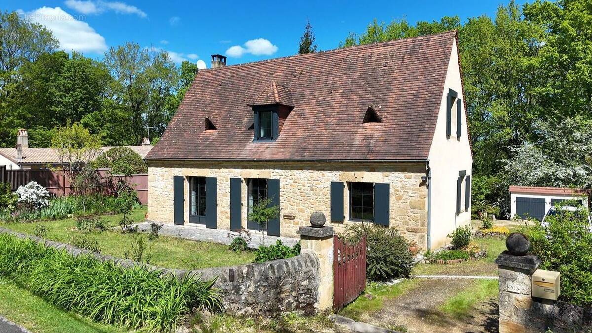Maison à BEYNAC-ET-CAZENAC