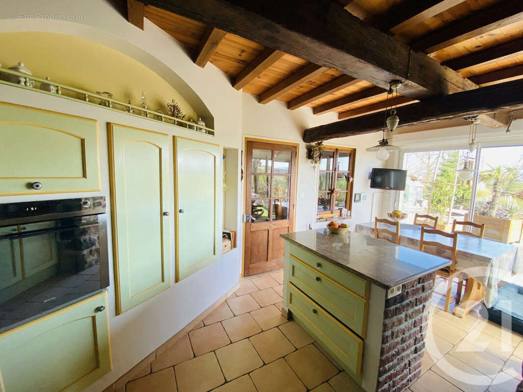 Maison à DOMMARTIN-LES-CUISEAUX