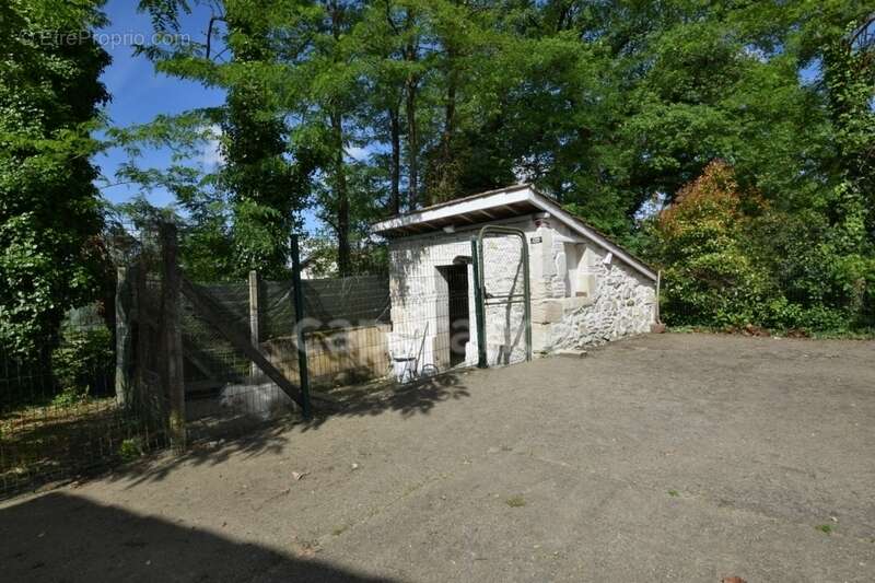 Maison de 223m2 - 3 chambres - piscine - dépendances à BEAUPUY (47) - photo 13