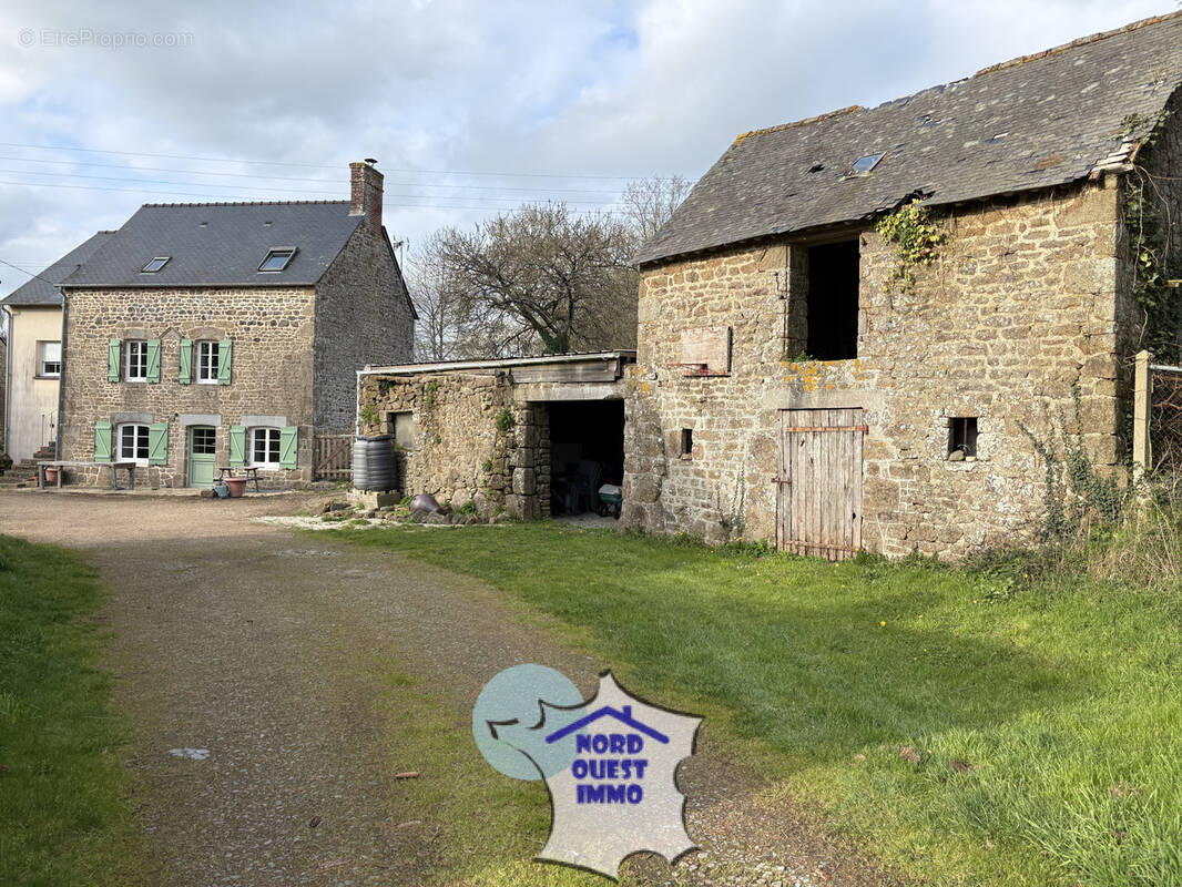 Maison à LASSAY-LES-CHATEAUX