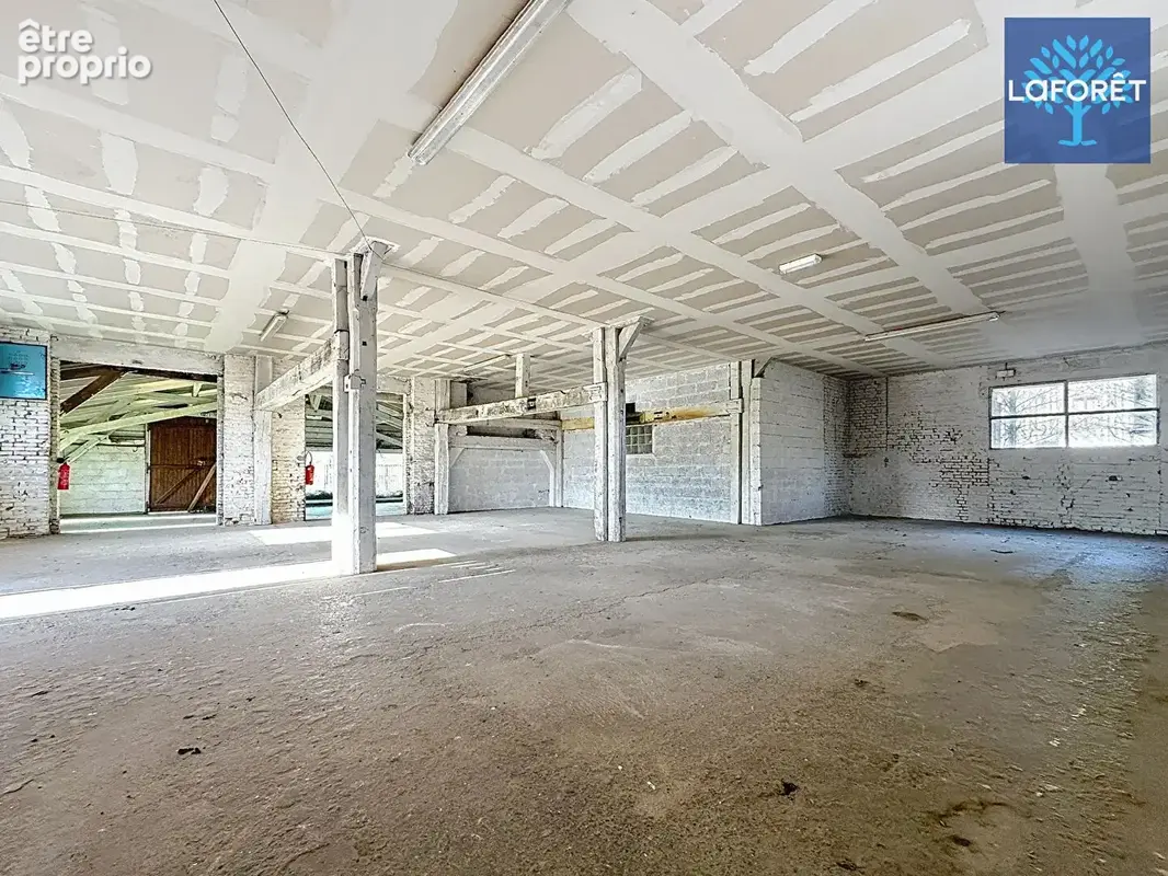 Surface de vente de 1240 m2 avec maison d'habitation à Menneval - photo 6