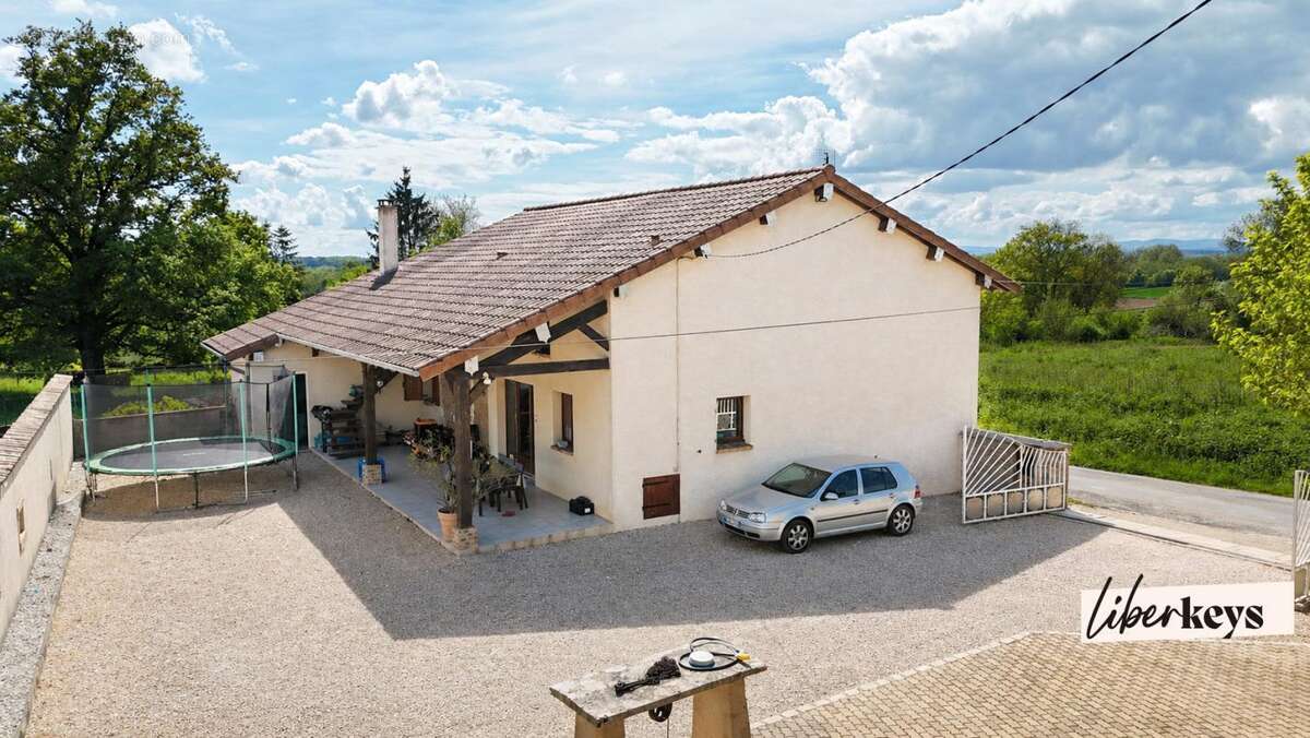 Maison à CHAVANNES-SUR-REYSSOUZE