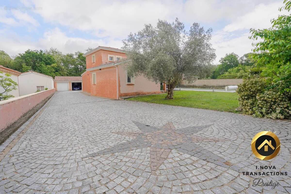 Maison à MONTOULIEU