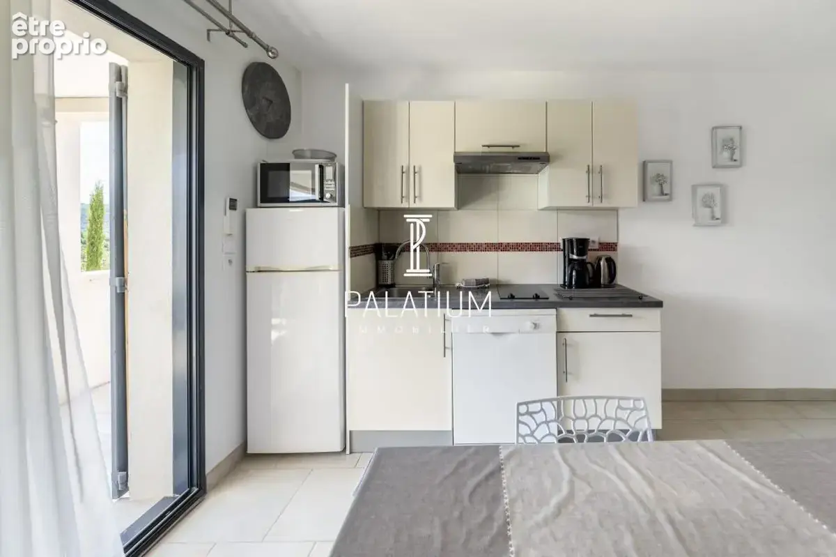 Studio rénové avec Terrasse - Résidence avec piscine - photo 8
