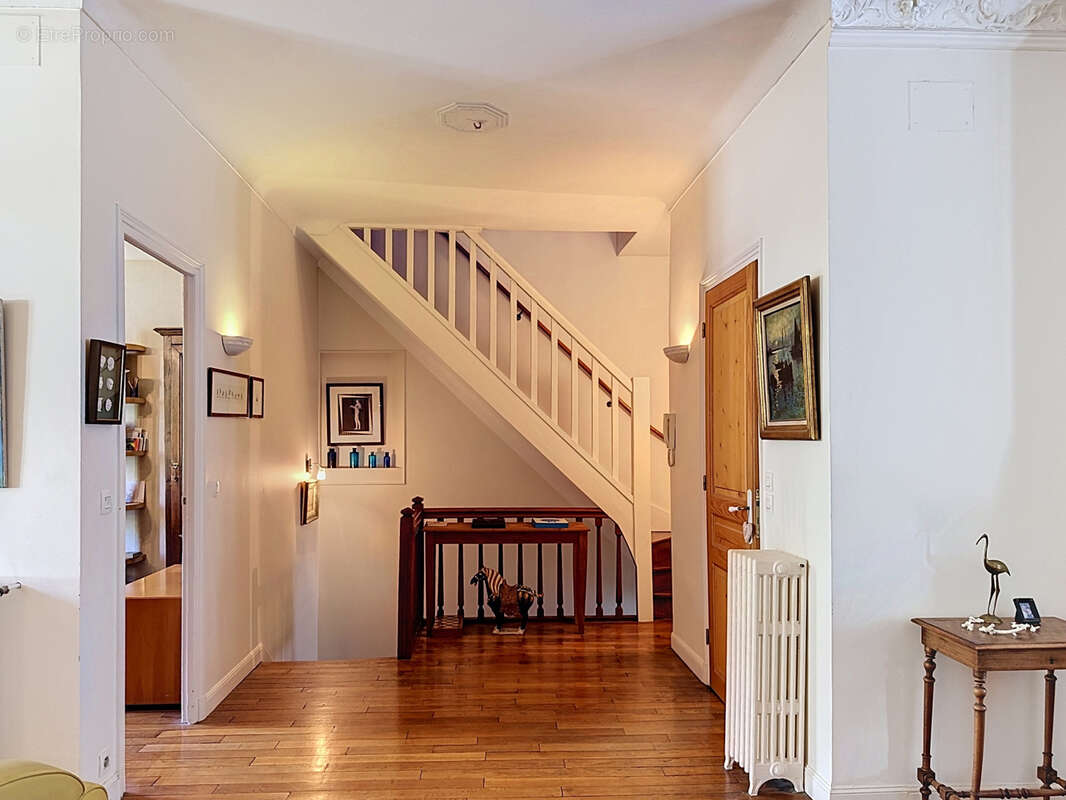 Maison à PARIS-17E