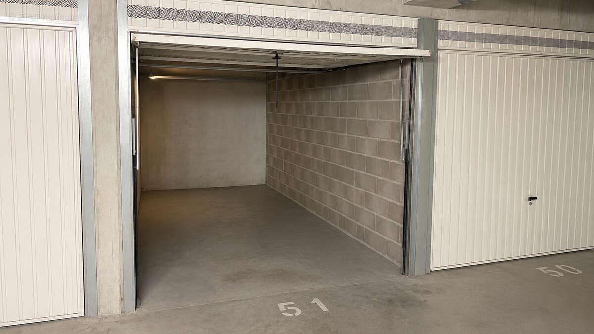 Apt T3 de 2015 - Calme sur Jardin - Expo Sud - Grand Box fermé. - photo 12