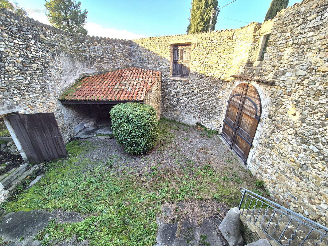 Maison à LEZAN