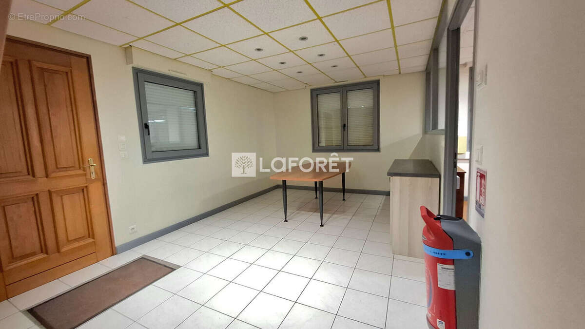 Commerce à FERRIERES