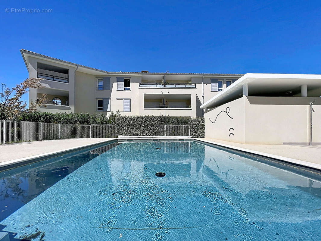 Appartement à LE PUY-SAINTE-REPARADE