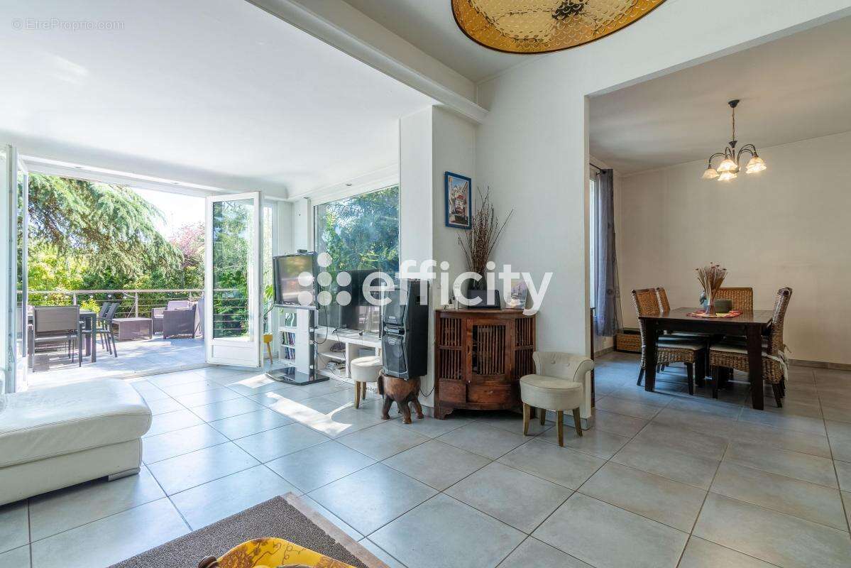 Maison à VILLENEUVE-LE-ROI