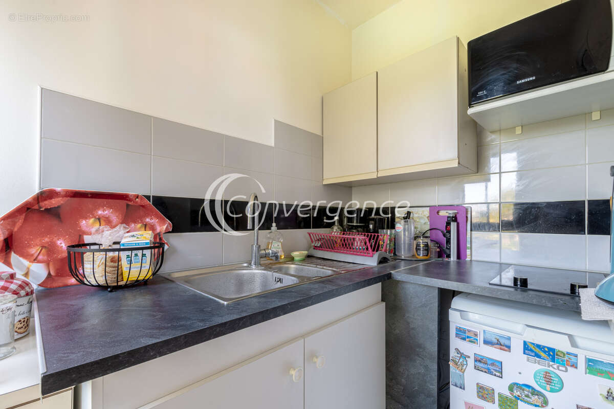 Studio, ascenseur, parking couvert quartier Baudin - photo 4