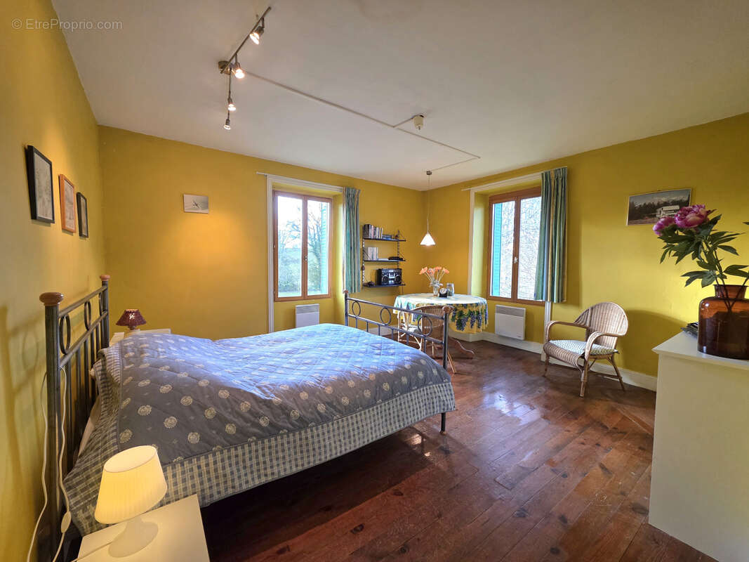 Maison à SAINT-GERVAIS-D'AUVERGNE