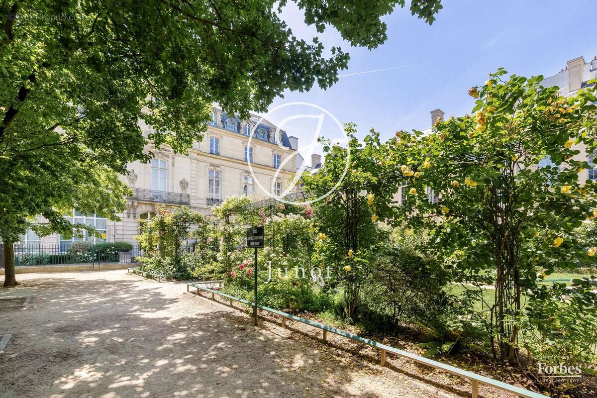 Appartement à PARIS-3E