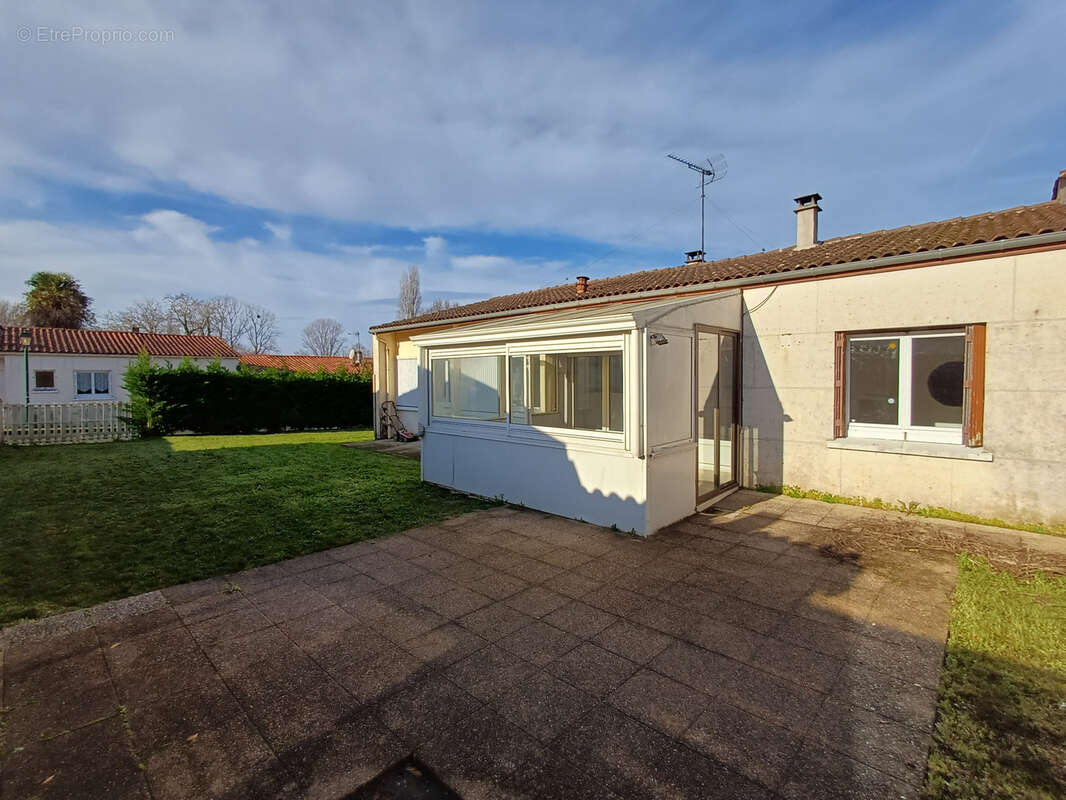 Maison à BAIGNES-SAINTE-RADEGONDE