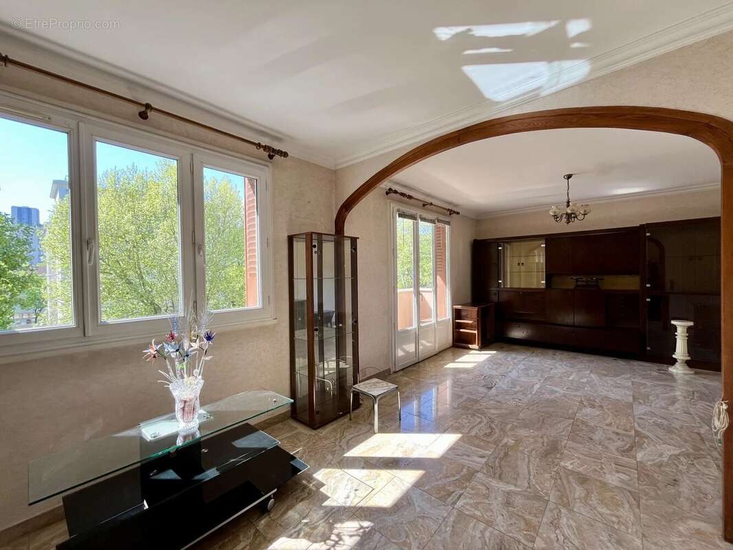 Appartement à LYON-9E