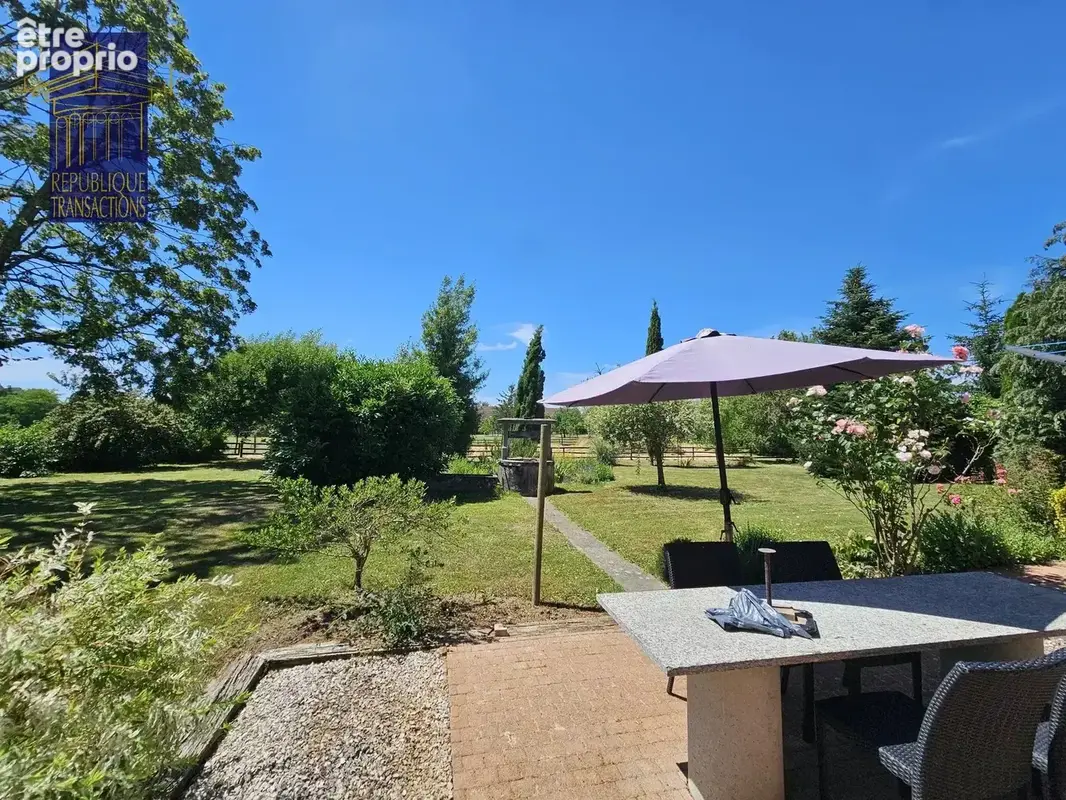 Jolie maison bressanne rénovée avec dépendances et terrain d'environ 5 840 m² clos, arboré et paysagé - photo 5