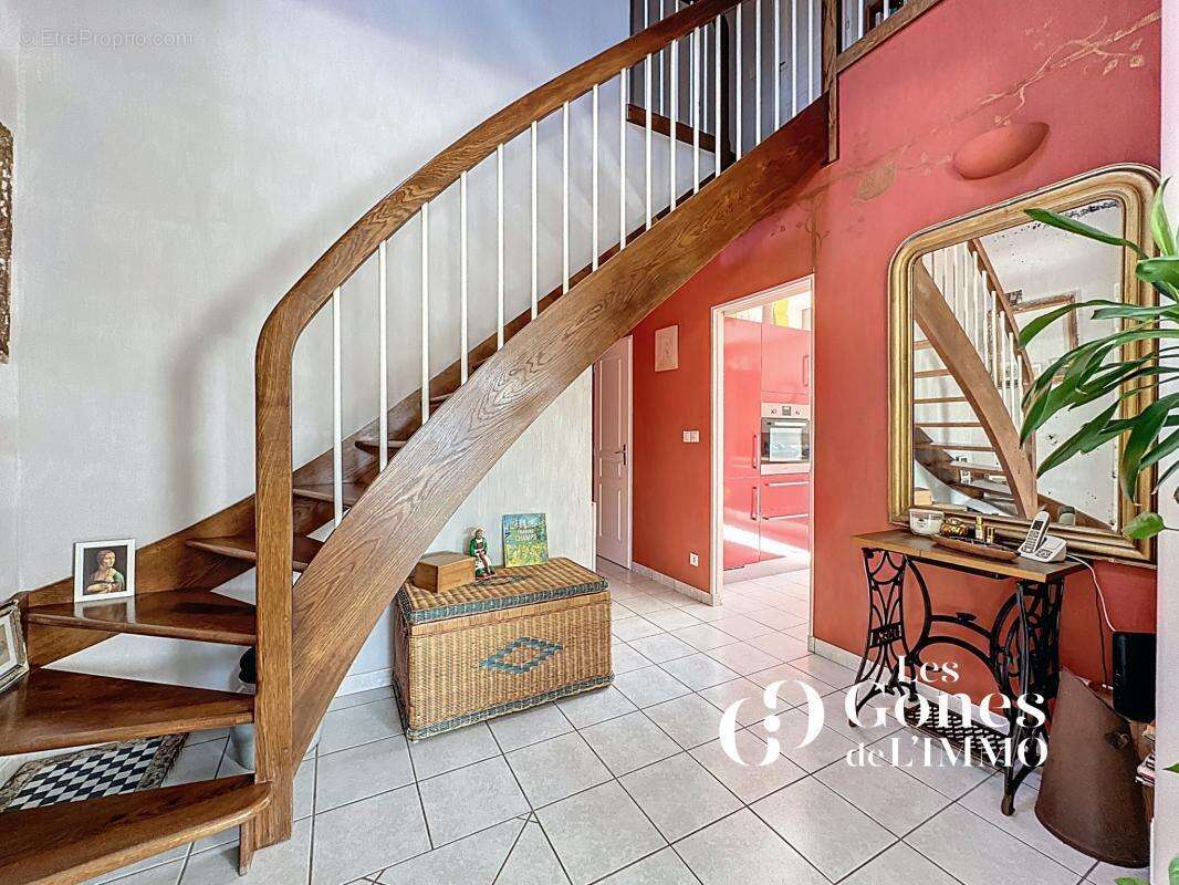 Maison à SAINT-GENIS-LES-OLLIERES