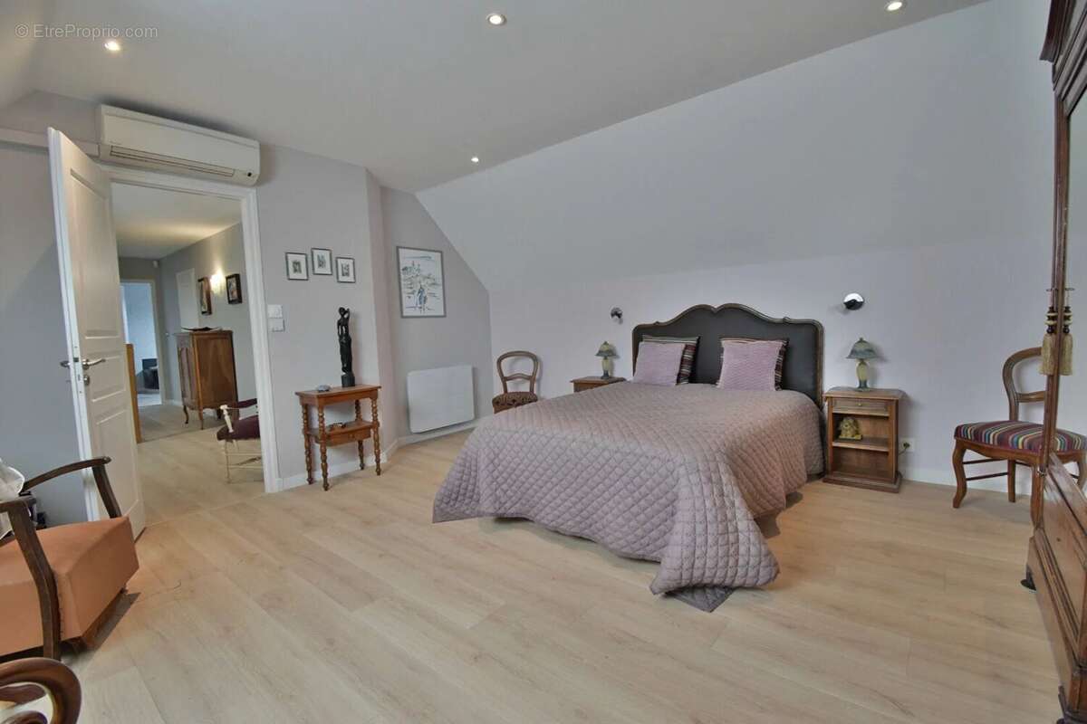 Maison à LA CHAUSSEE-SAINT-VICTOR