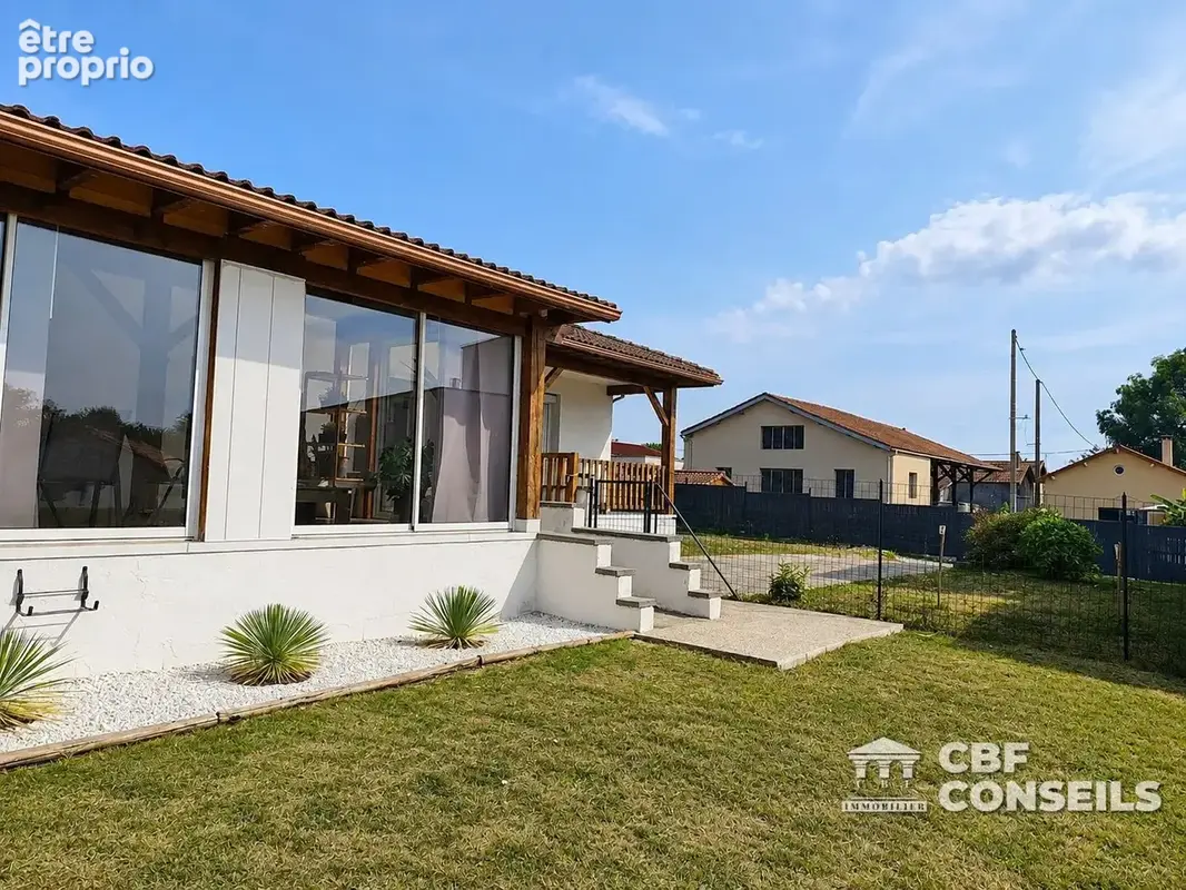 Maison 6 pièces 99 m² à vendre à Entraigues (63720) - photo 3
