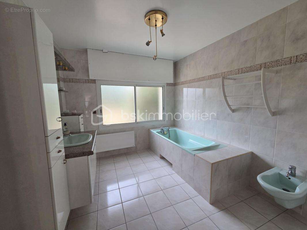 Propriété d'exception de 295 m² sur 39 294 m² – Herm (40990) - photo 8