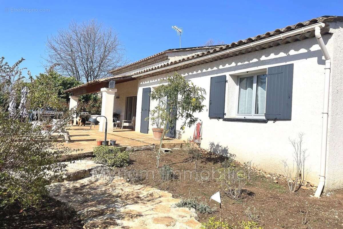 Maison à SAINT-CEZAIRE-SUR-SIAGNE