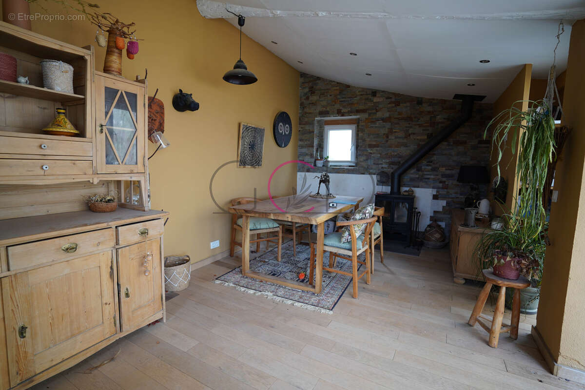 Maison à VENTABREN
