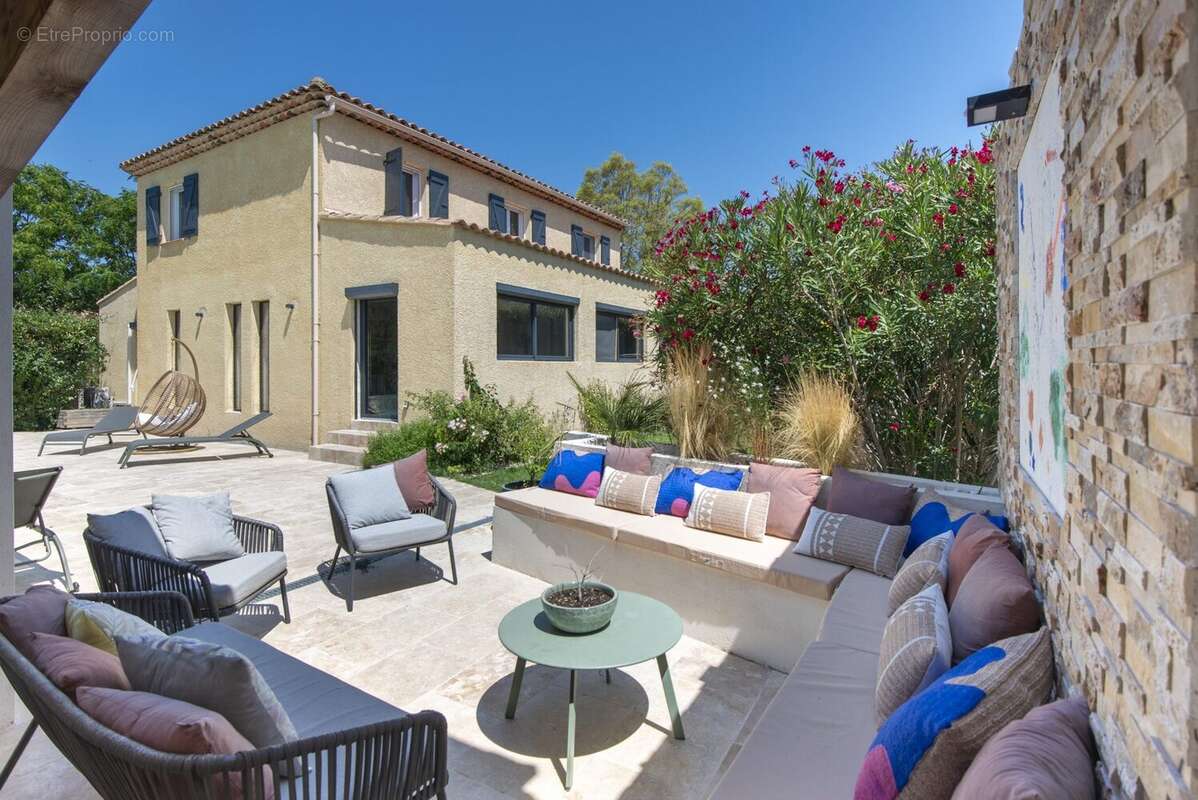 Maison 170 m² à Aix-En-Provence  - photo 3