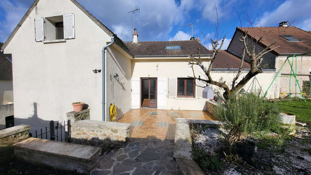 Maison à ROMENY-SUR-MARNE