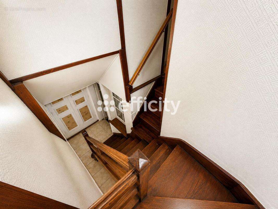 Maison 112 m² à Saint-Bris-Le-Vineux  - photo 8