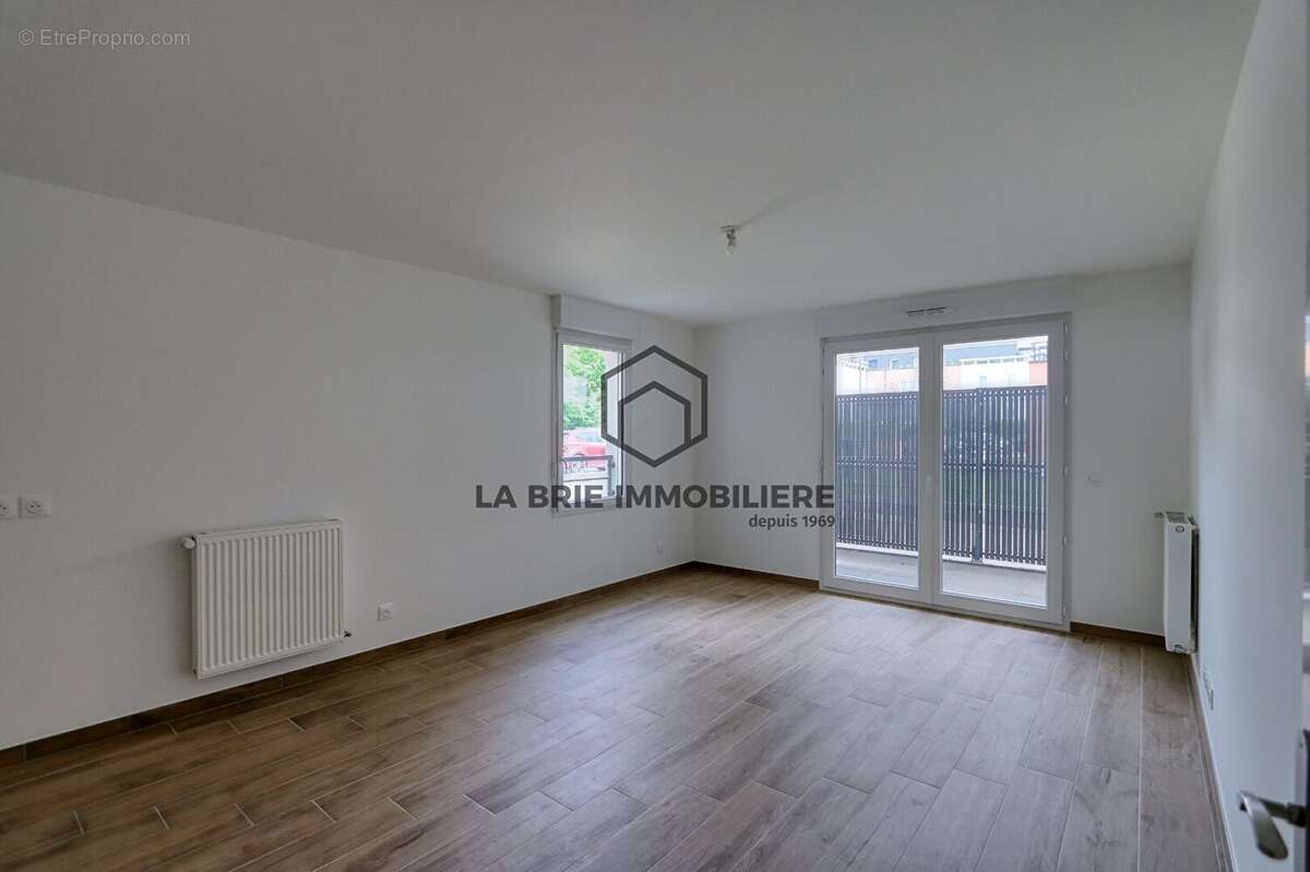 Appartement 60 m² à Emerainville  - photo 2