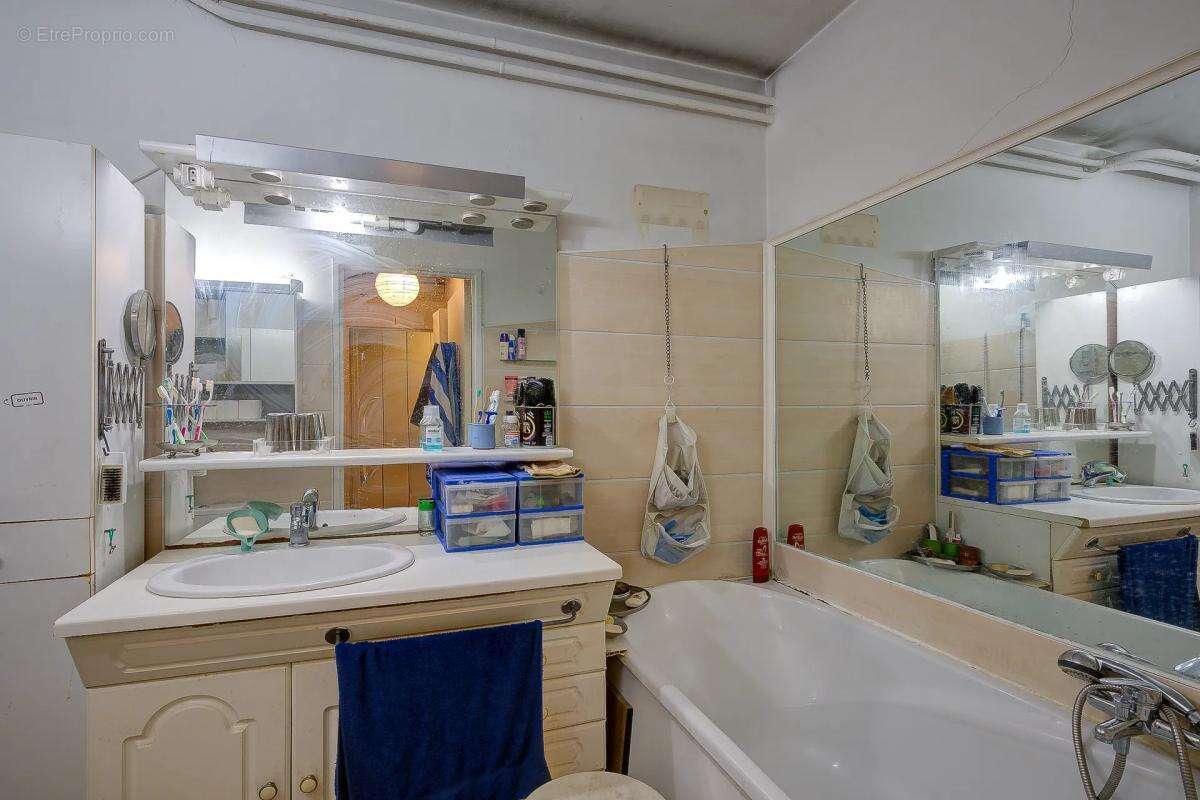 Appartement à COURBEVOIE