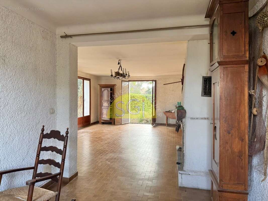 Maison à VILLELONGUE-DELS-MONTS