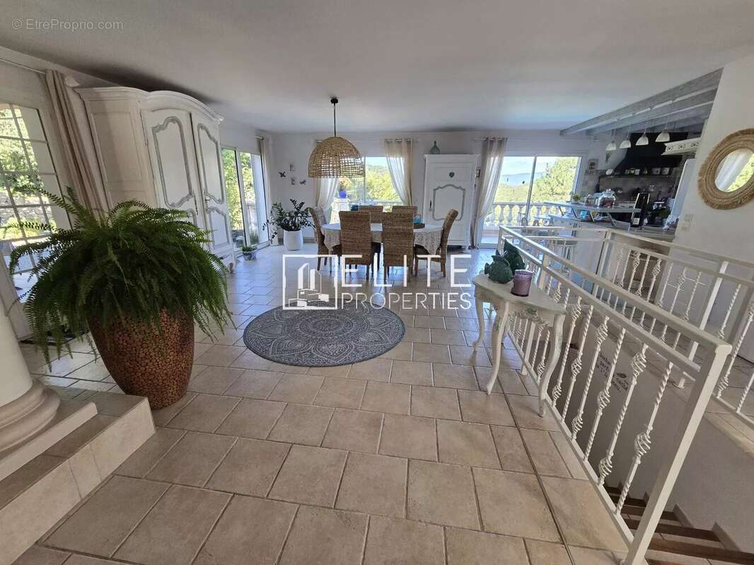 Maison à LES ADRETS-DE-L'ESTEREL