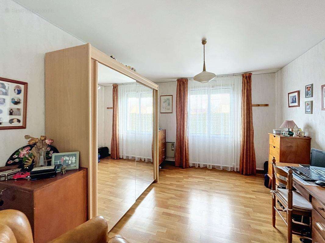 Maison à MOGNEVILLE