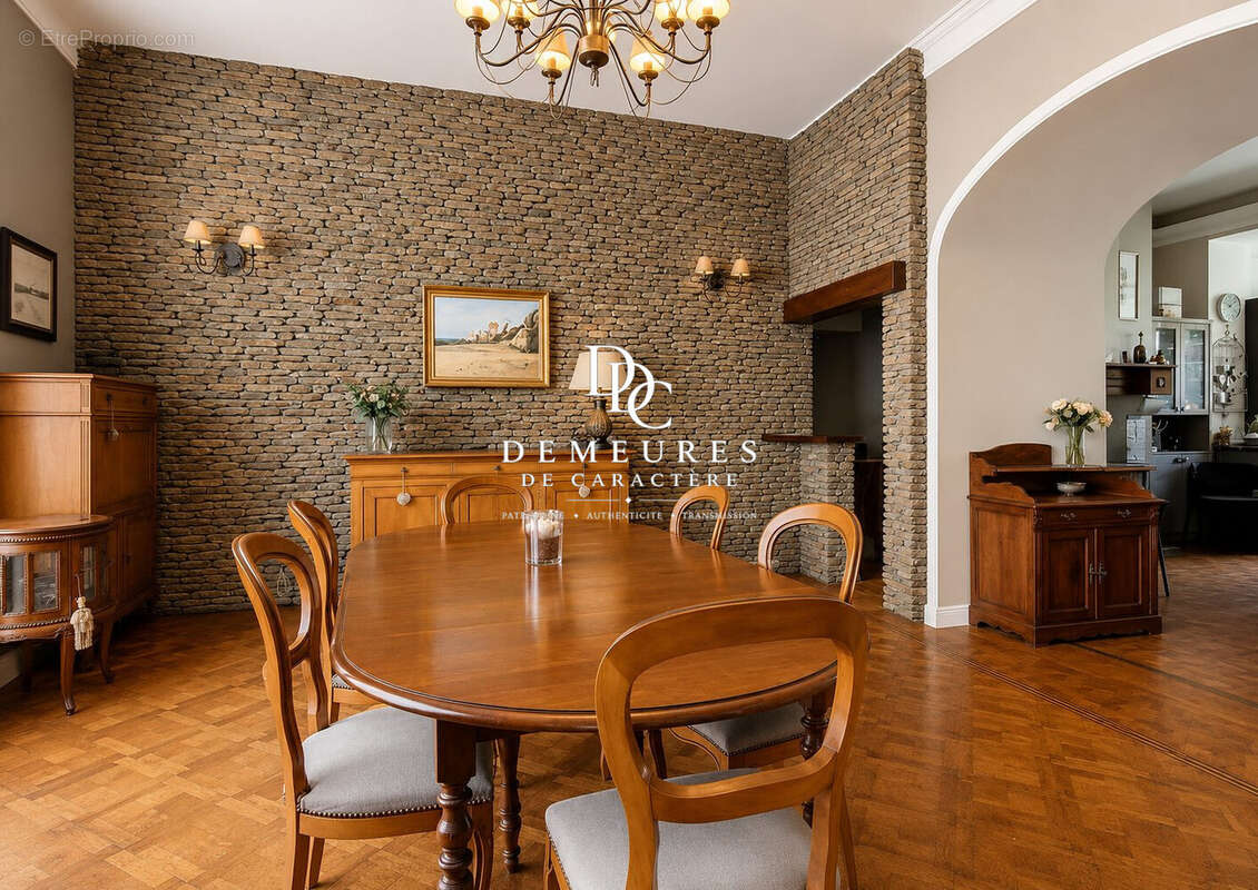 Maison 399 m² à Saint-Leonard  - photo 8