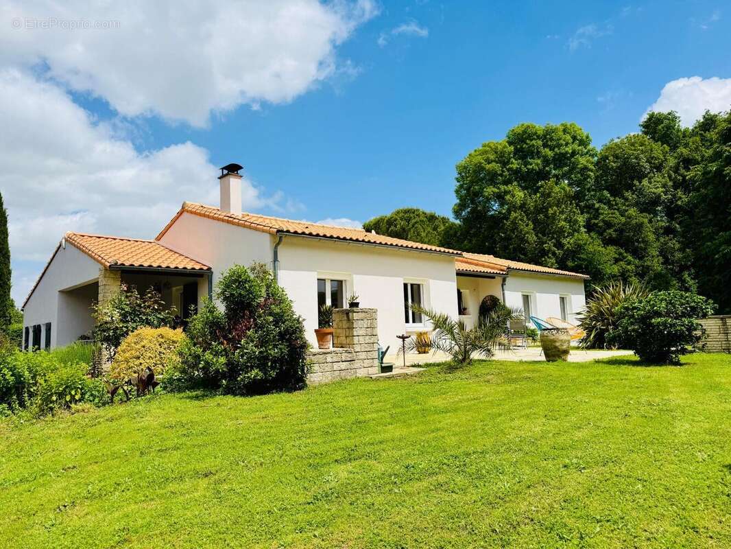 Photo 3 - Maison à VOUILLE